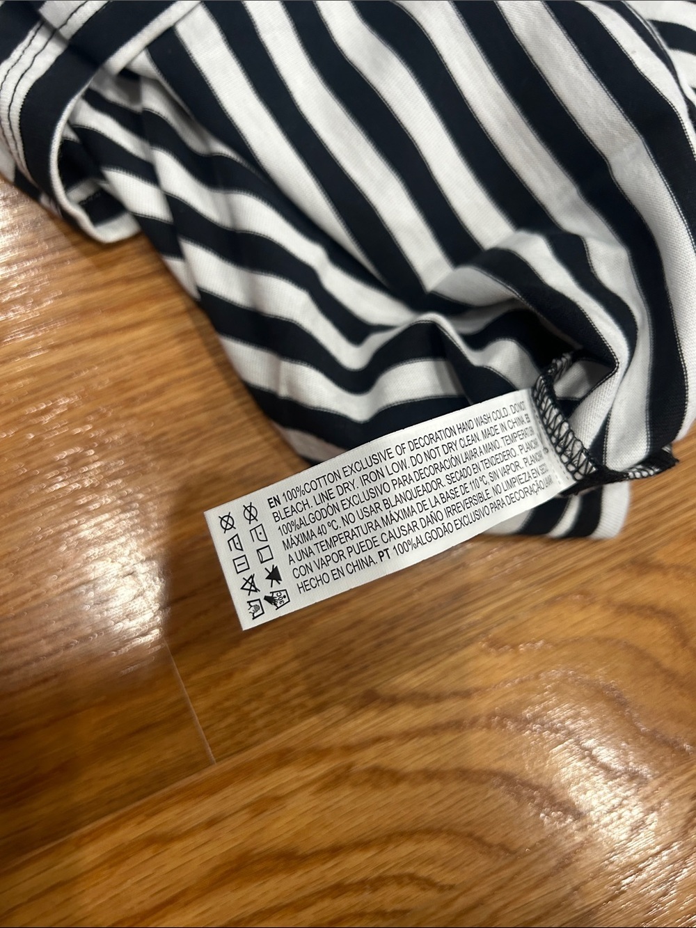 Beetlejuice x forever 21 embroidered Striped Crop Tee Black & White medium new - Picture 5 of 6